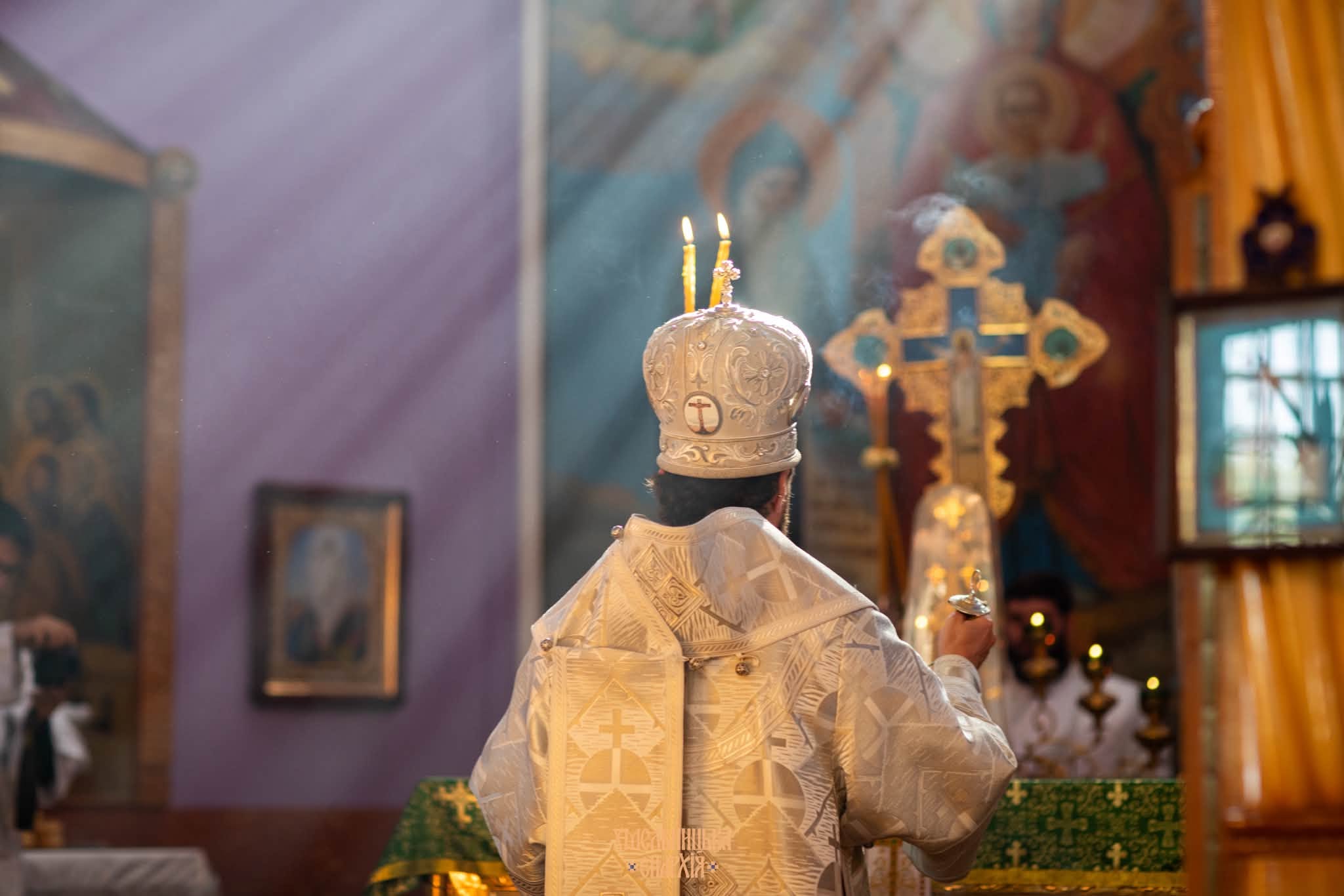 КЕРУЮЧИЙ ЄПАРХІЄЮ ЗВЕРШИВ ЗАУПОКІЙНУ БОЖЕСТВЕННУ ЛІТУРГІЮ У СВЯТО-АРХАНГЕЛО-МИХАЙЛІВСЬКОМУ ХРАМІ М. ДЕРАЖНЯ