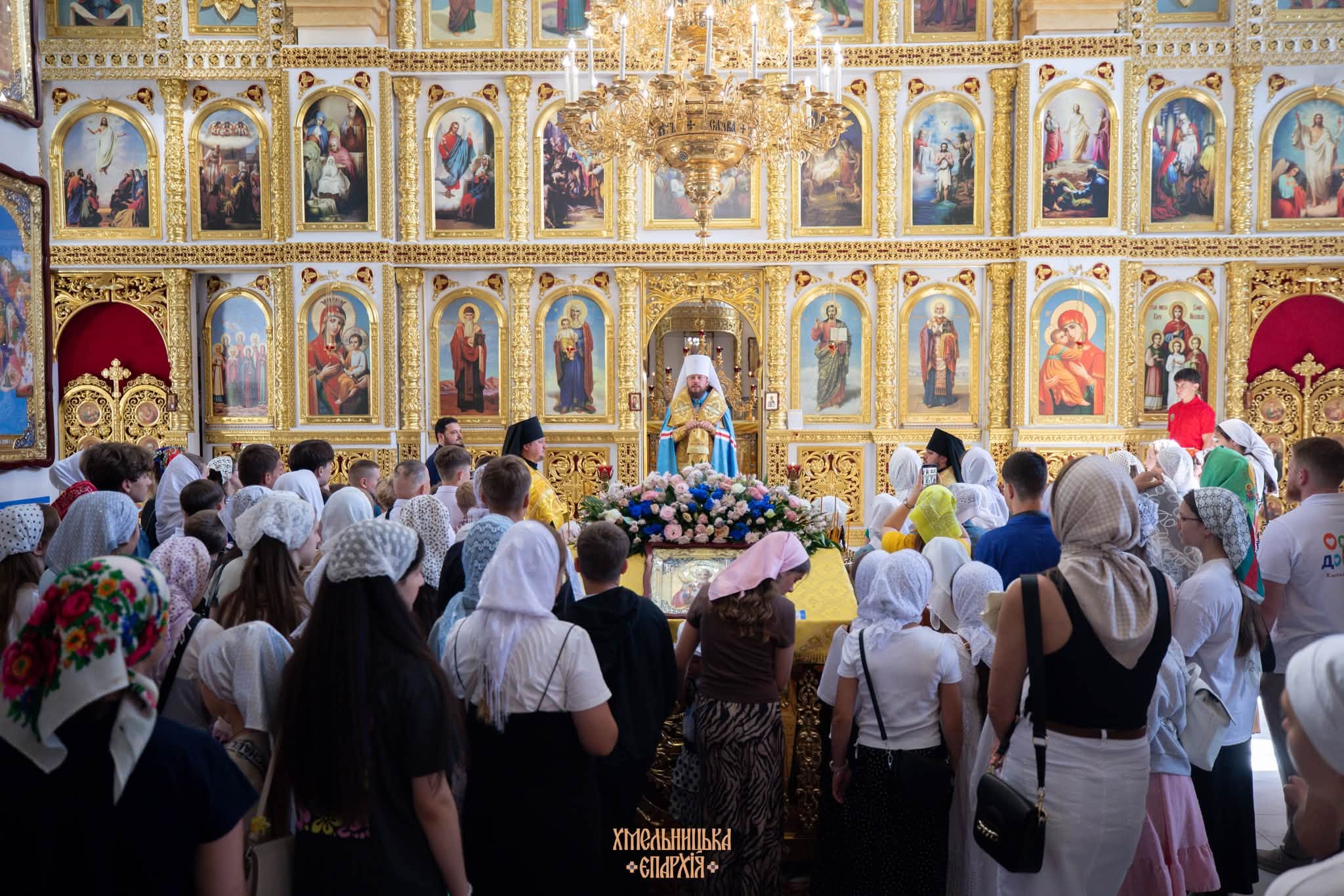МИТРОПОЛИТ ВІКТОР БЛАГОСЛОВИВ ПОЧАТОК РОБОТИ ДИТЯЧОГО ТАБОРУ «ОСТРІВ ДОБРОТИ»