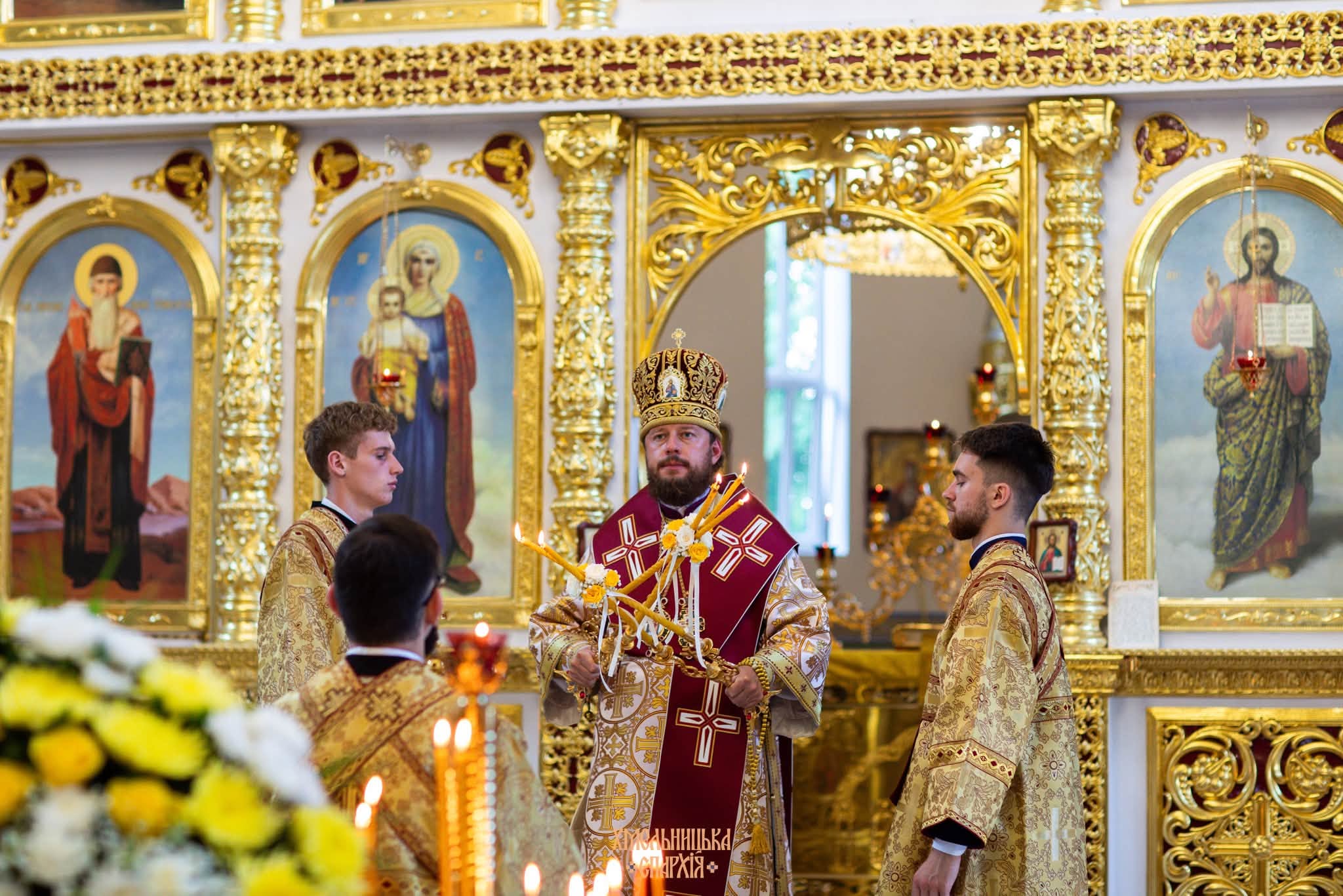 КЕРУЮЧИЙ ЄПАРХІЄЮ ЗВЕРШИВ ВСЕНІЧНЕ БДІННЯ У СВЯТО-МИКОЛАЇВСЬКОМУ СОБОРІ М. ХМЕЛЬНИЦЬКОГО