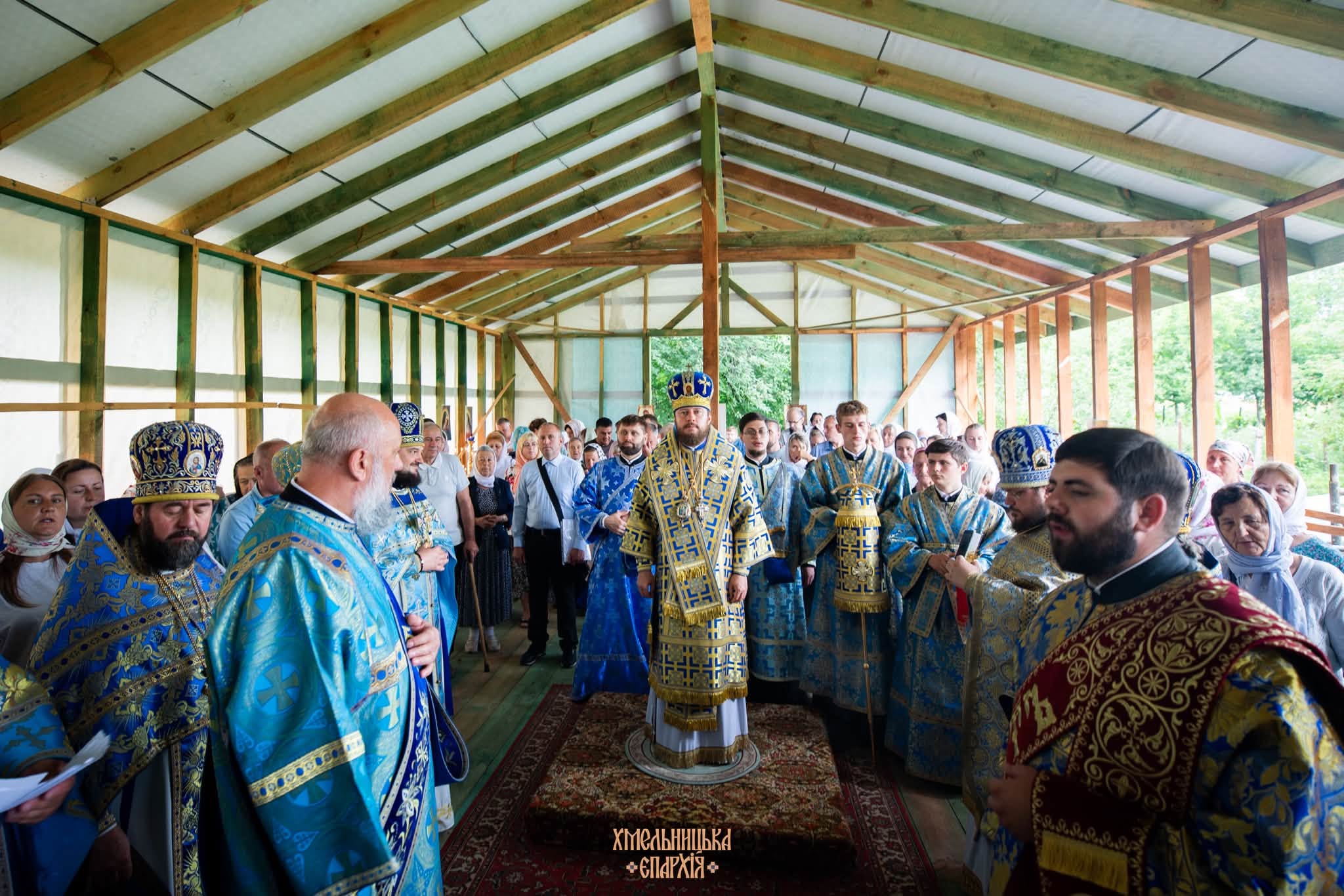 КЕРУЮЧИЙ ЄПАРХІЄЮ ЗВЕРШИВ БОЖЕСТВЕННУ ЛІТУРГІЮ НА ПАРАФІЇ КАЗАНСЬКОЇ ІКОНИ БОЖОЇ МАТЕРІ М. ХМЕЛЬНИЦЬКОГО