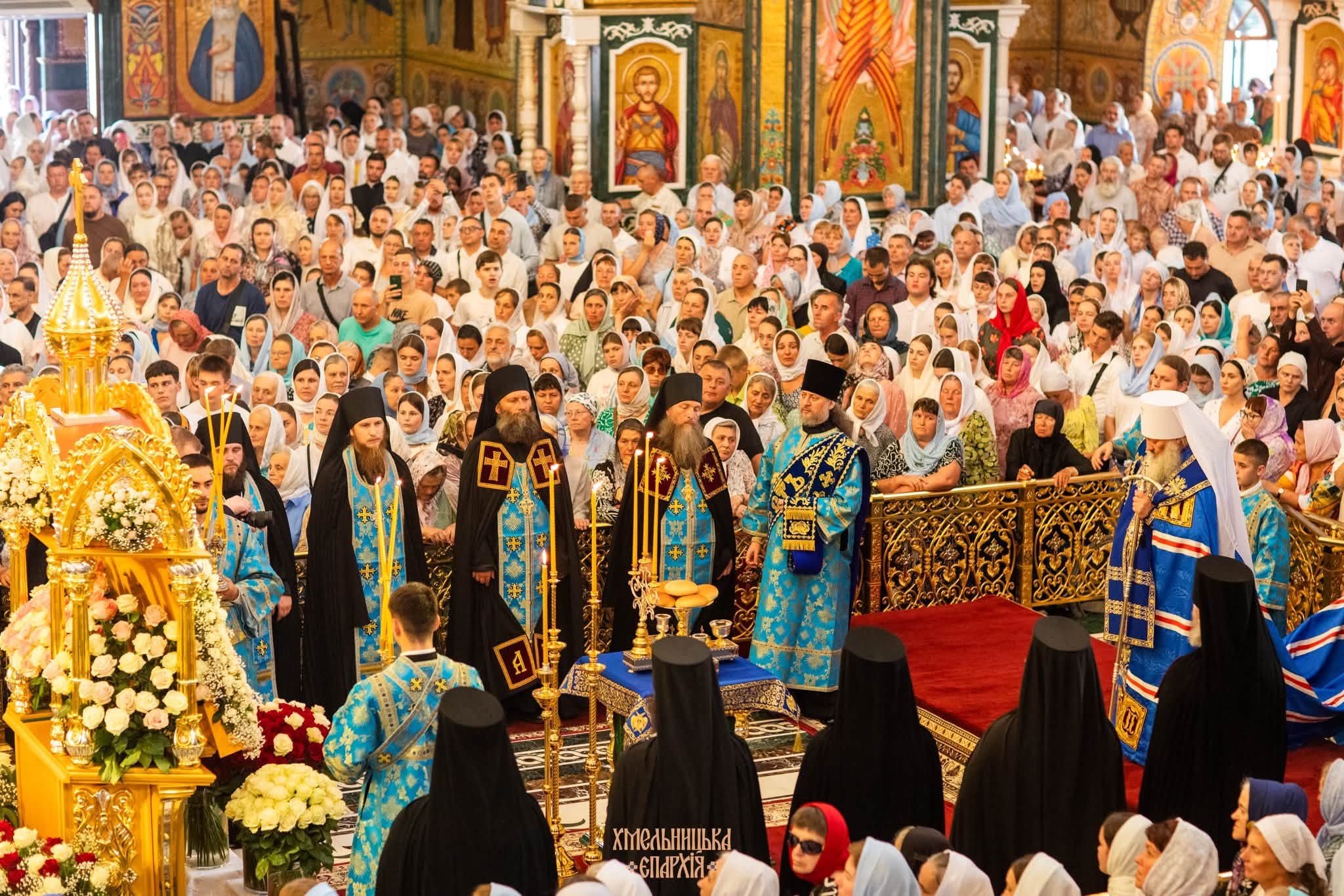 МИТРОПОЛИТ ВІКТОР ВЗЯВ УЧАСТЬ У ВСЕНІЧНОМУ БДІННІ У СВЯТО-УСПЕНСЬКІЙ ПОЧАЇВСЬКІЙ ЛАВРІ