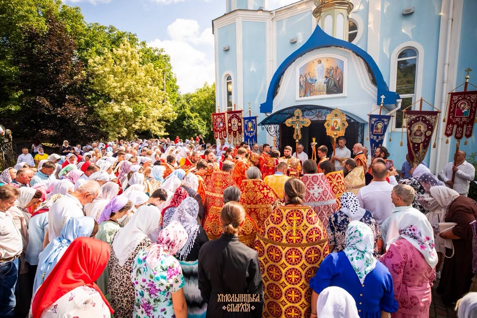 МИТРОПОЛИТ ВІКТОР ЗВЕРШИВ БОЖЕСТВЕННУ ЛІТУРГІЮ В СЕЛІ ДАШКІВЦІ НА ВІНЬКОВЕЧЧИНІ