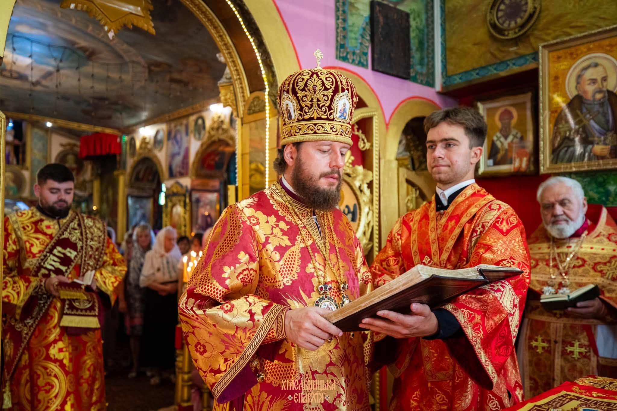 МИТРОПОЛИТ ВІКТОР ЗВЕРШИВ БОЖЕСТВЕННУ ЛІТУРГІЮ У СВЯТО-ПАНТЕЛЕІМОНІВСЬКОМУ ХРАМІ М. ХМЕЛЬНИЦЬКОГО