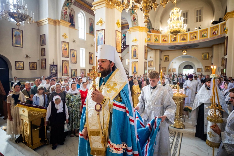 У СВЯТО-МИКОЛАЇВСЬКОМУ СОБОРІ М. ХМЕЛЬНИЦЬКОГО ПІДНЕСЛИ МОЛИТВИ ЗА УКРАЇНУ