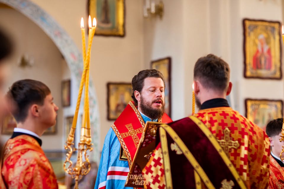 КЕРУЮЧИЙ ЄПАРХІЄЮ ЗВЕРШИВ ЧИТАННЯ АКАФІСТА СВЯТІЙ ВЕЛИКОМУЧЕНИЦІ ВАРВАРІ У СВЯТО-МИКОЛАЇВСЬКОМУ СОБОРІ М. ХМЕЛЬНИЦЬКОГО