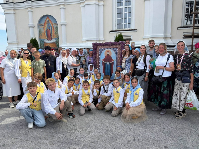 ВИХОВАНЦІ НЕДІЛЬНОЇ ШКОЛИ ВІДВІДАЛИ СВЯТО-УСПЕНСЬКУ ПОЧАЇВСЬКУ ЛАВРУ