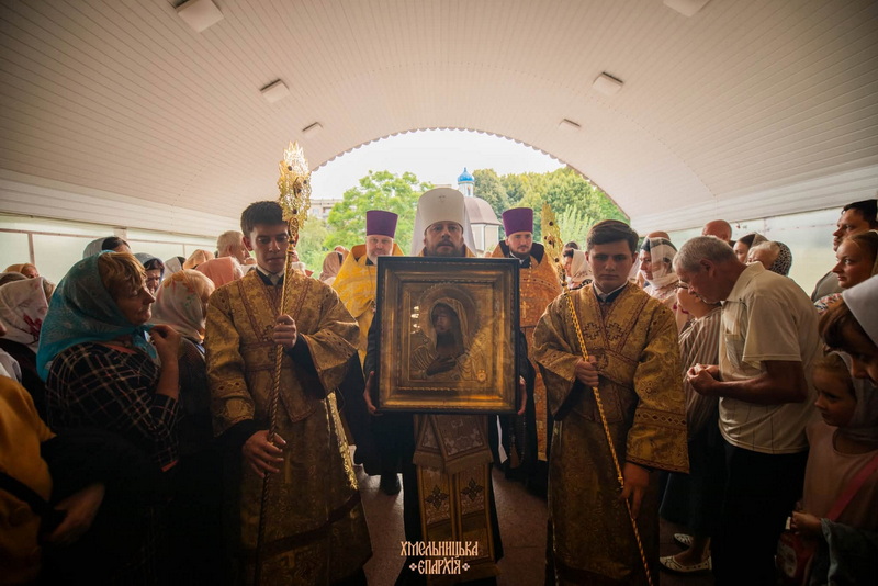 КЕРУЮЧИЙ ЄПАРХІЄЮ ЗВЕРШИВ ВСЕНІЧНЕ БДІННЯ У СВЯТО-МИКОЛАЇВСЬКОМУ СОБОРІ М. ХМЕЛЬНИЦЬКОГО