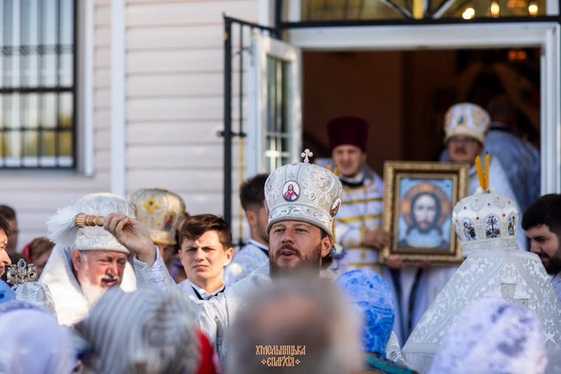 КЕРУЮЧИЙ ЄПАРХІЄЮ ЗВЕРШИВ БОЖЕСТВЕННУ ЛІТУРГІЮ У СТАРОКОСТЯНТИНІВСЬКОМУ БЛАГОЧИННІ
