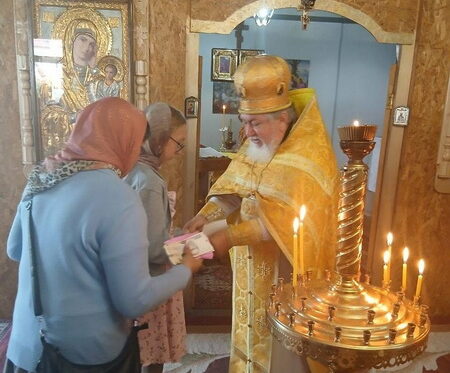 ХМЕЛЬНИЦЬКА ЄПАРХІЯ ПЕРЕДАЛА 20 ТИСЯЧ ГРИВЕНЬ НА ЛІКУВАННЯ 12-РІЧНОЇ АНАСТАСІЇ МАМЧУР